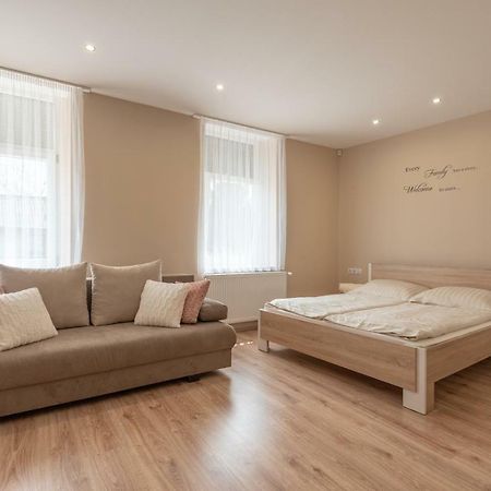 Апартаменты Family Apartmanhaz Надьканижа Экстерьер фото