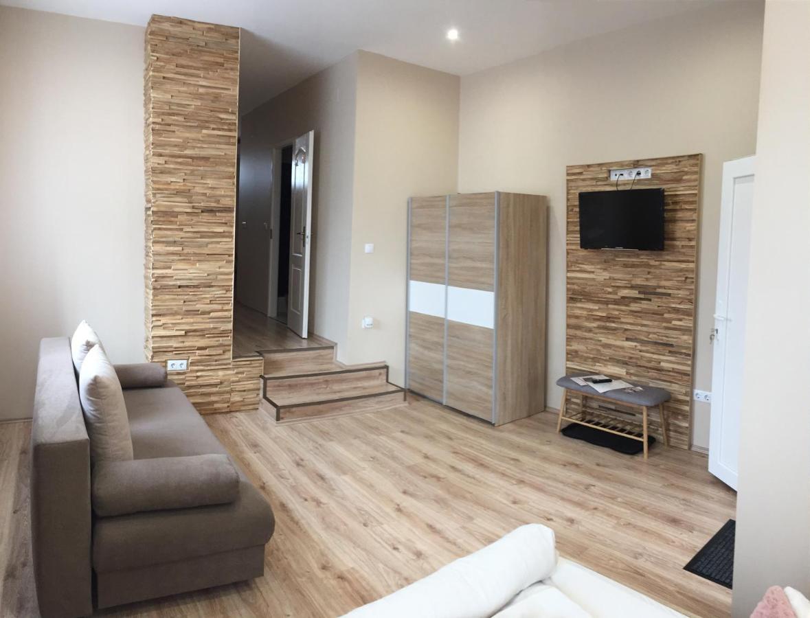 Апартаменты Family Apartmanhaz Надьканижа Экстерьер фото
