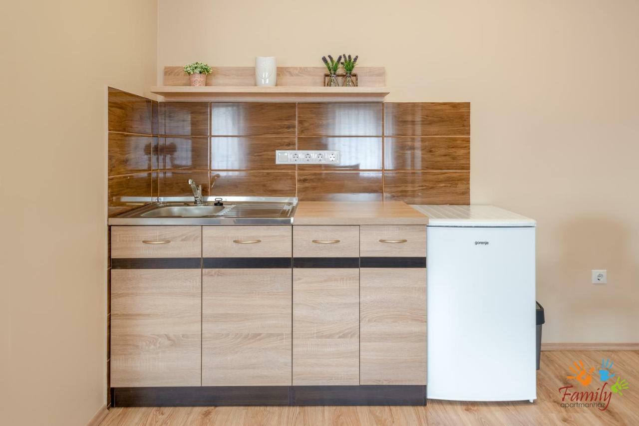 Апартаменты Family Apartmanhaz Надьканижа Экстерьер фото