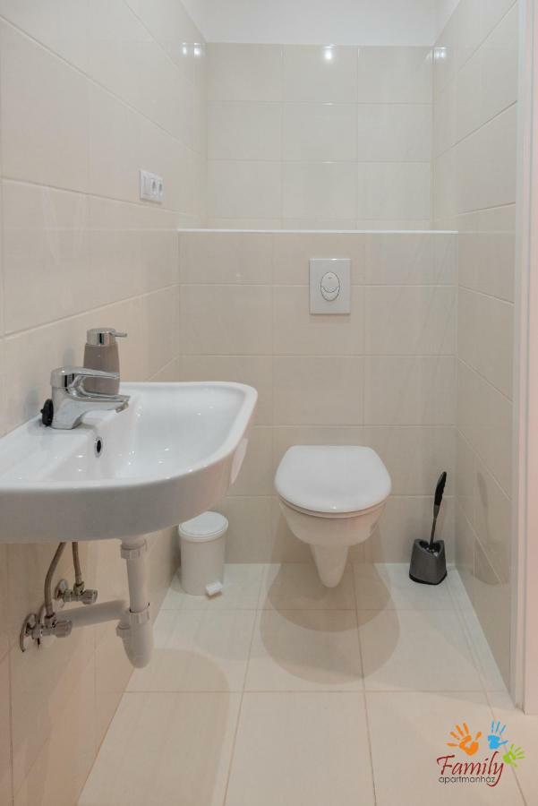 Апартаменты Family Apartmanhaz Надьканижа Экстерьер фото