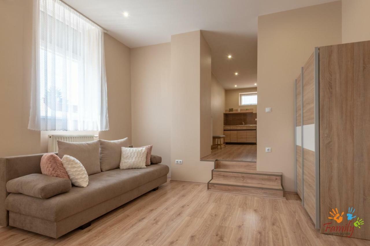 Апартаменты Family Apartmanhaz Надьканижа Экстерьер фото