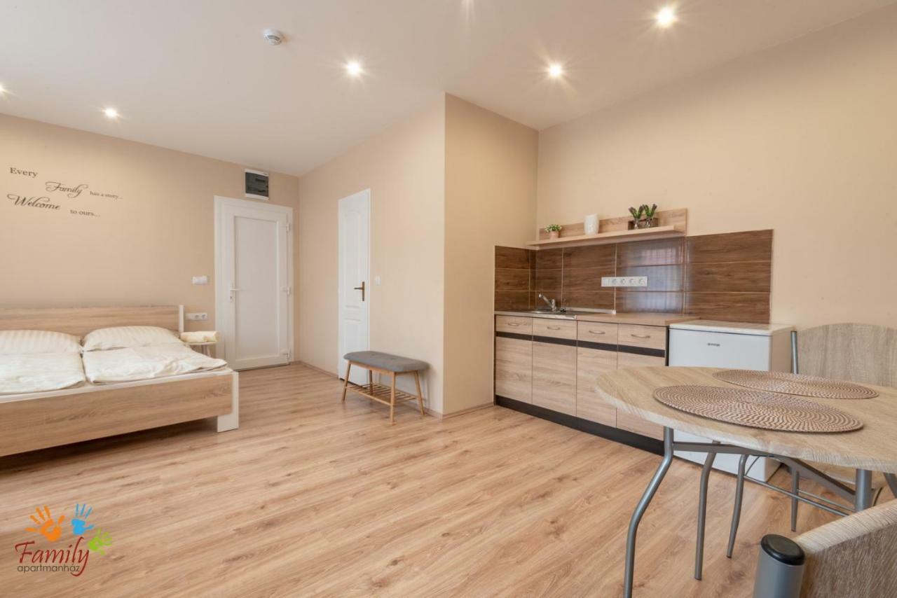 Апартаменты Family Apartmanhaz Надьканижа Экстерьер фото