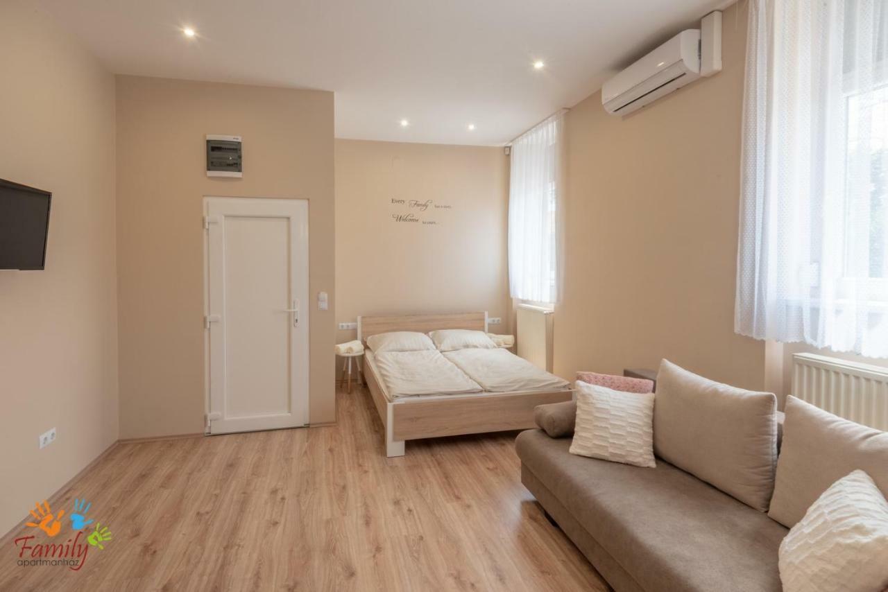 Апартаменты Family Apartmanhaz Надьканижа Экстерьер фото