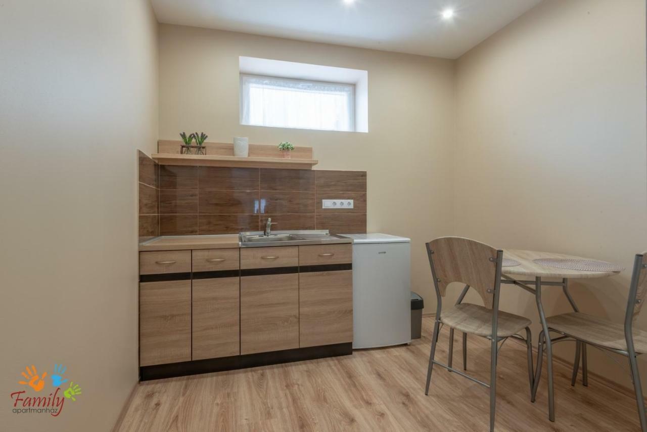 Апартаменты Family Apartmanhaz Надьканижа Экстерьер фото