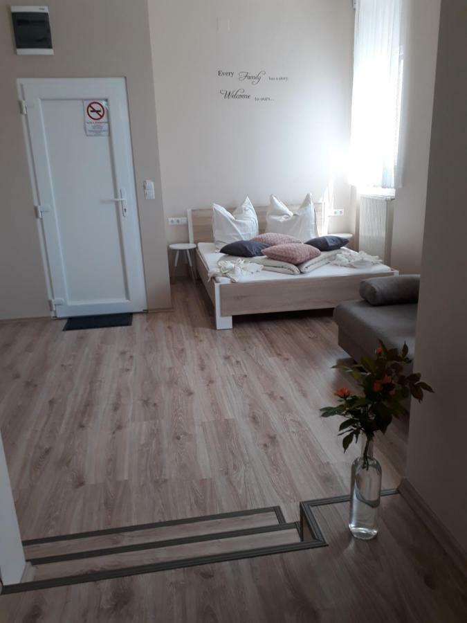 Апартаменты Family Apartmanhaz Надьканижа Экстерьер фото