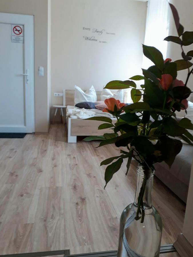 Апартаменты Family Apartmanhaz Надьканижа Экстерьер фото